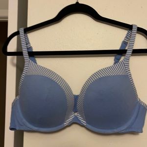EUC, Cacique plunge tshirt bra, 42C